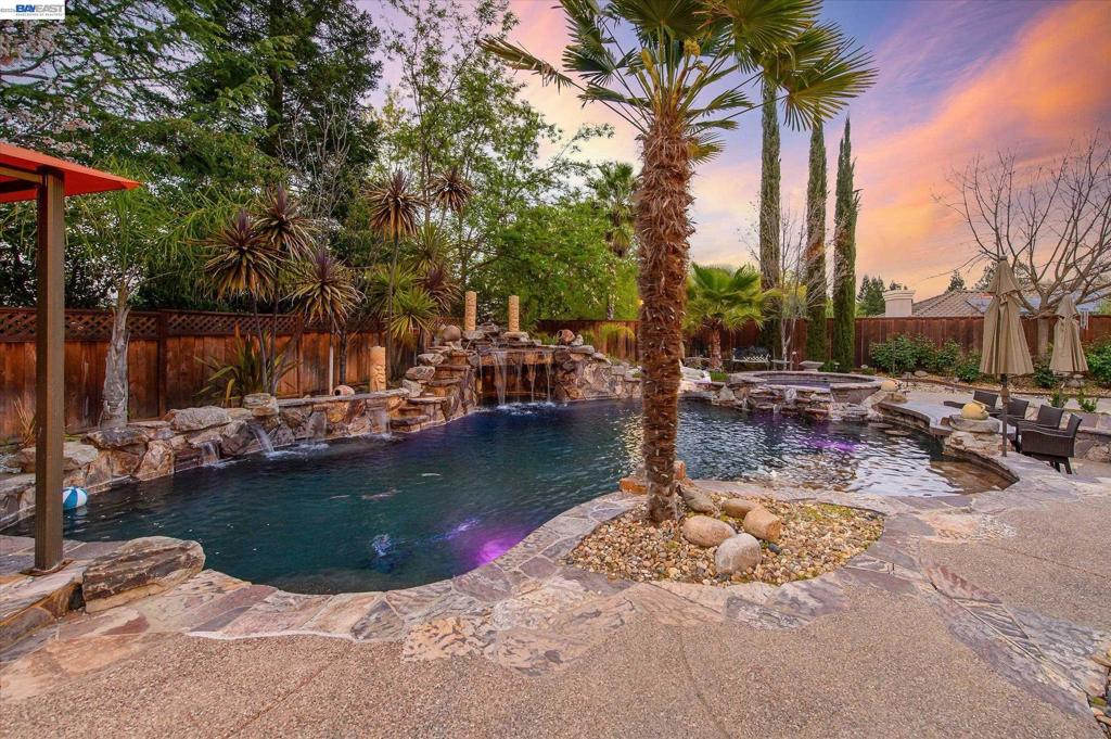 8303 Regency Dr Property Photo 43