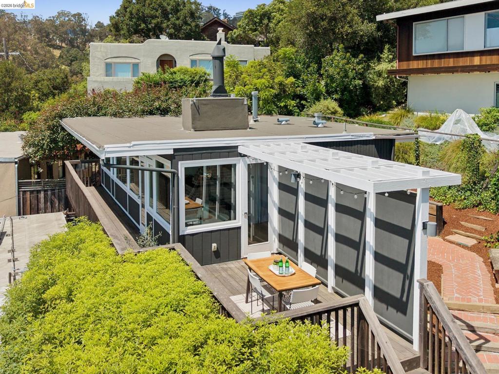 62 Arden Rd Property Photo 3