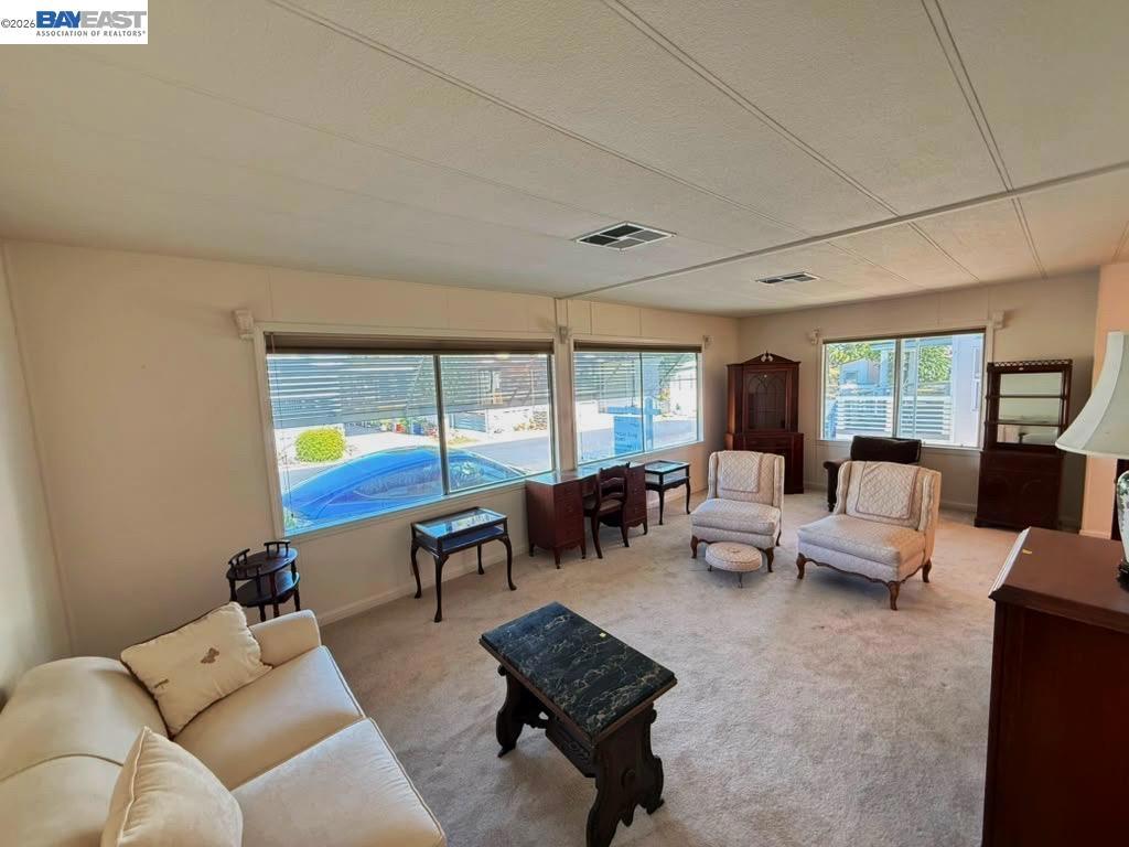 3231 Vineyard Ave Property Photo 4