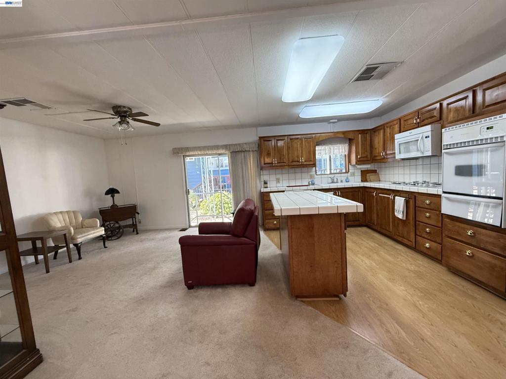 3231 Vineyard Ave Property Photo 6