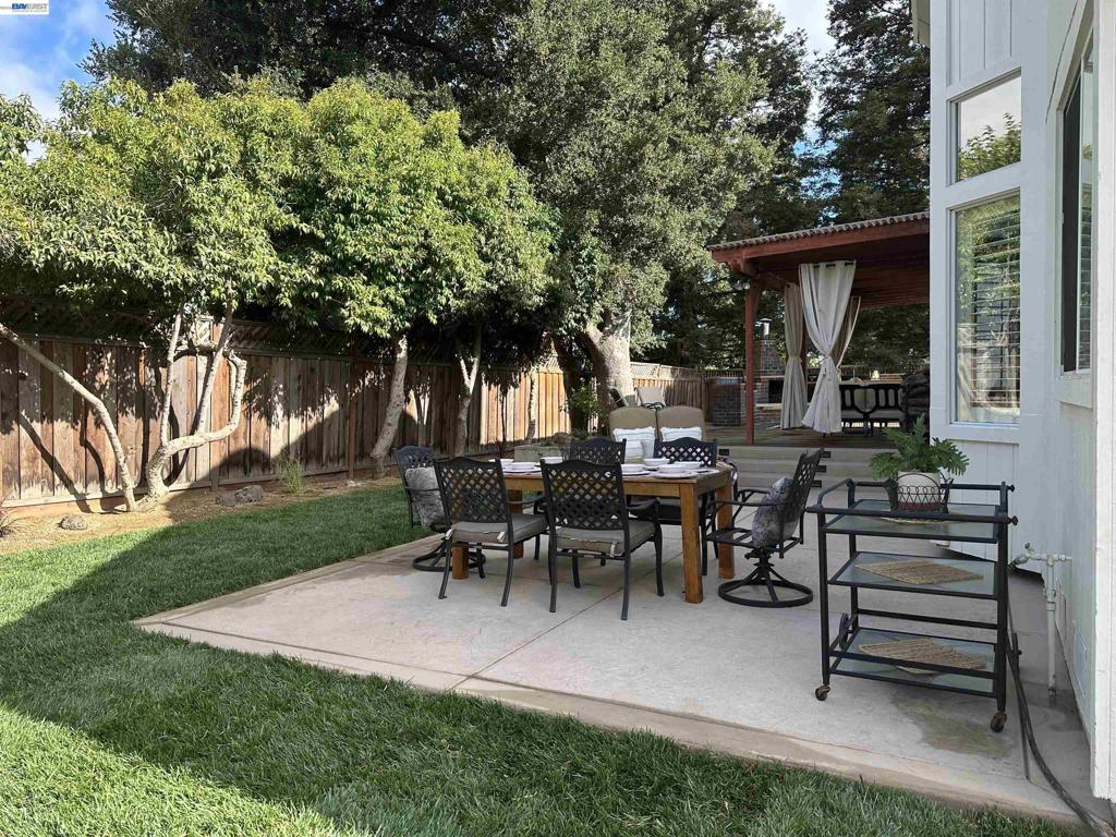 425 Beverly St Property Photo 15