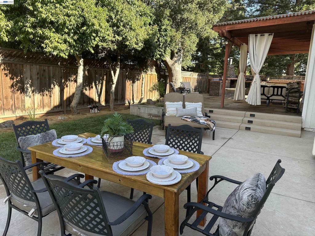 425 Beverly St Property Photo 16