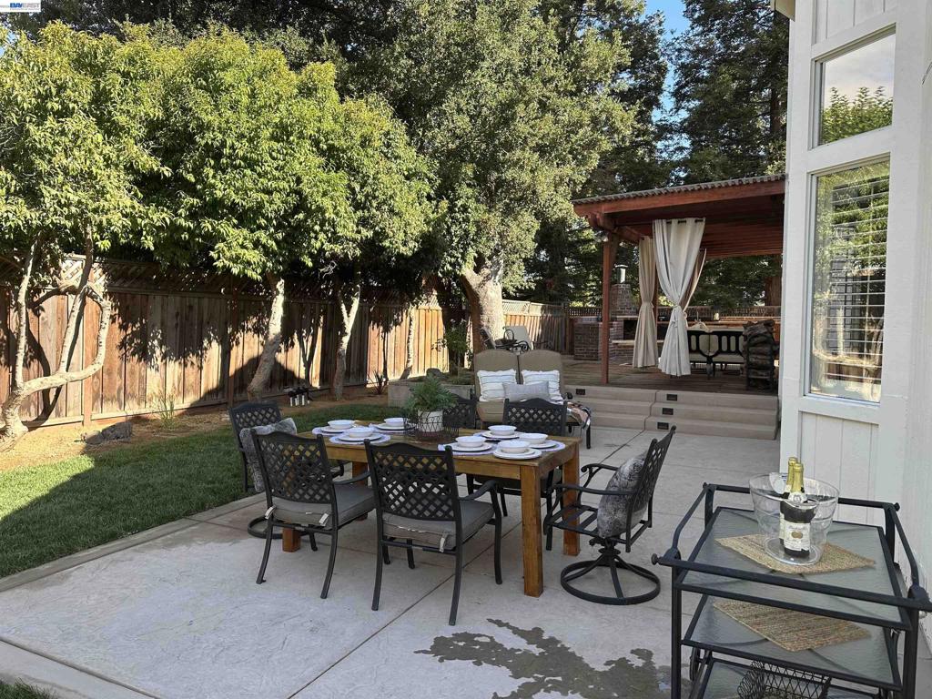 425 Beverly St Property Photo 17