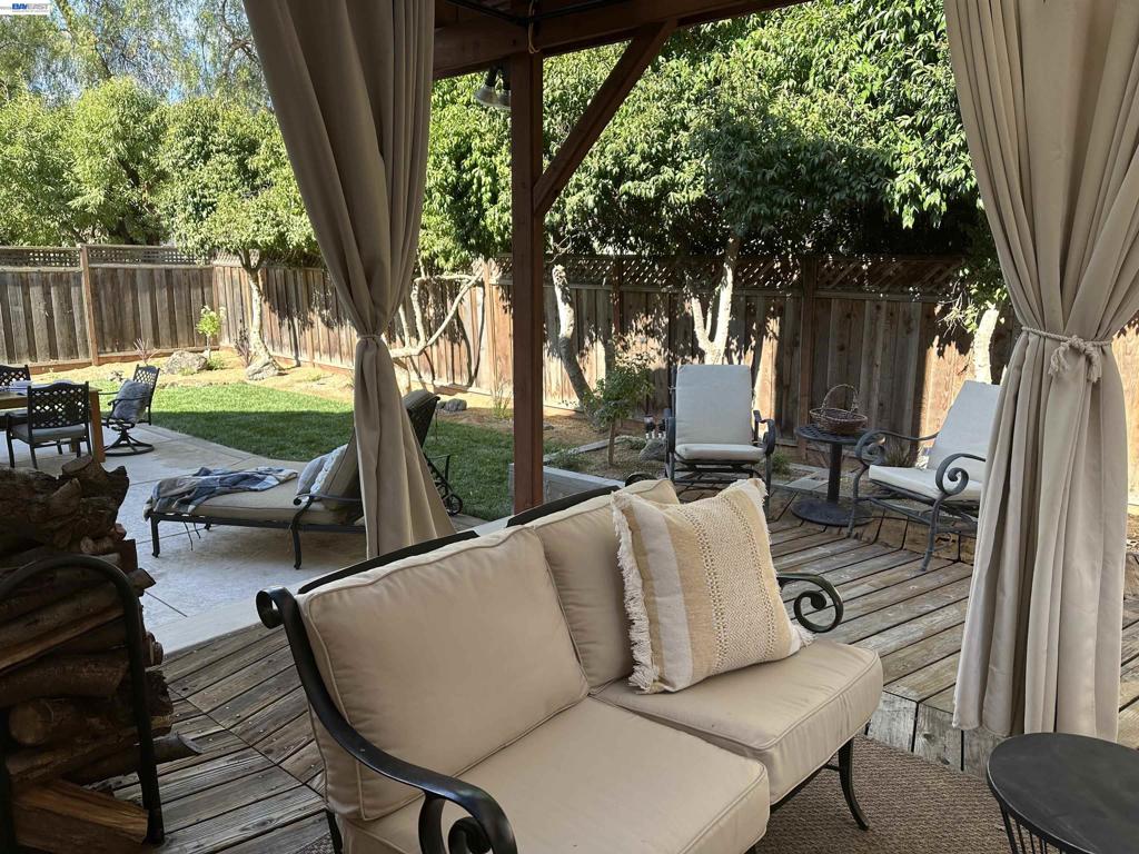 425 Beverly St Property Photo 18