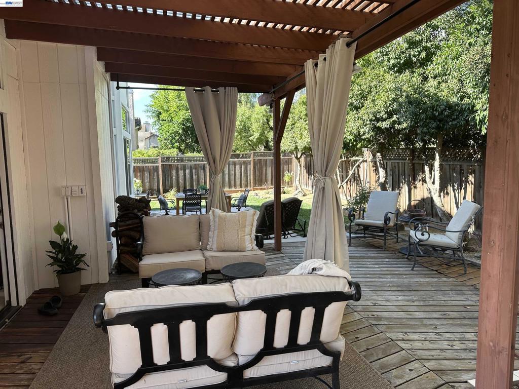 425 Beverly St Property Photo 19