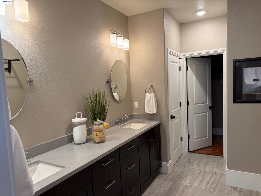 1022 Ginger Ct Property Photo 5