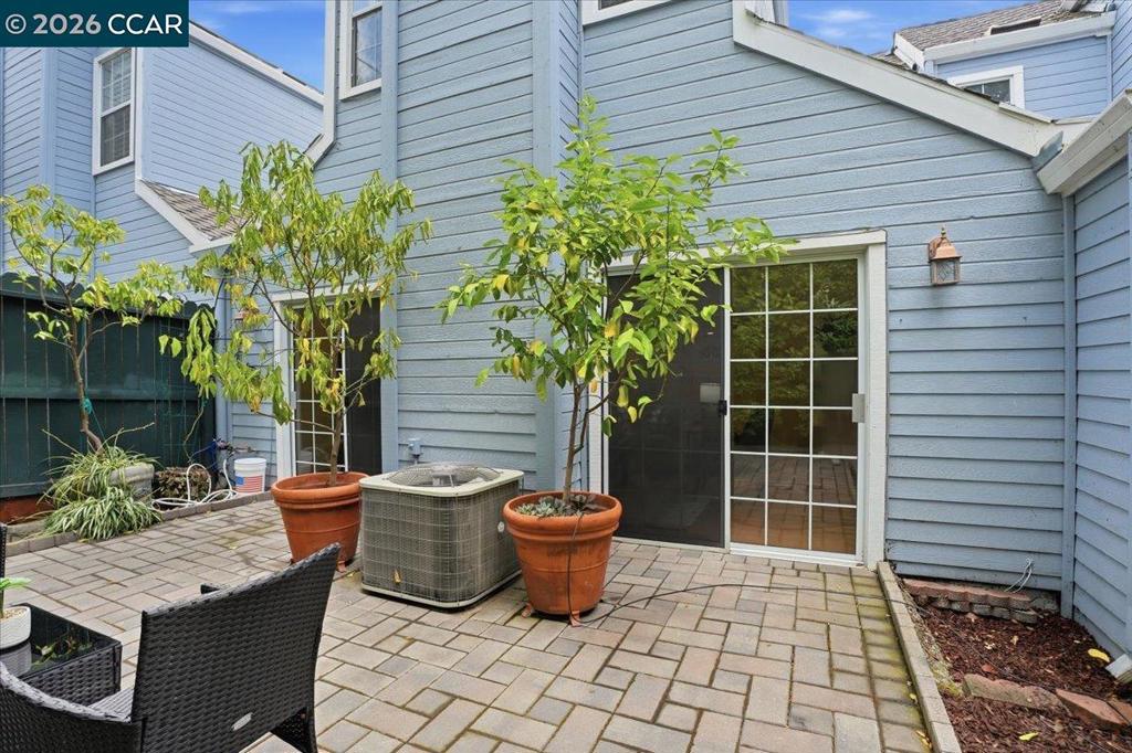 5209 Arden Way Property Photo 4