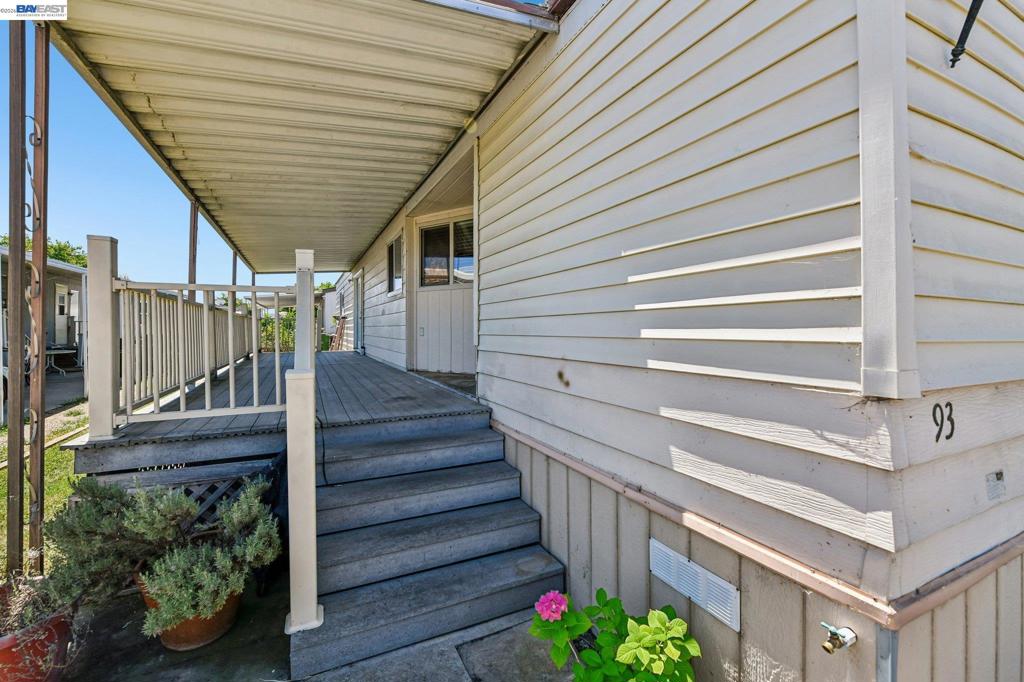 820 N Lincoln Way Spc #93 Property Photo 2