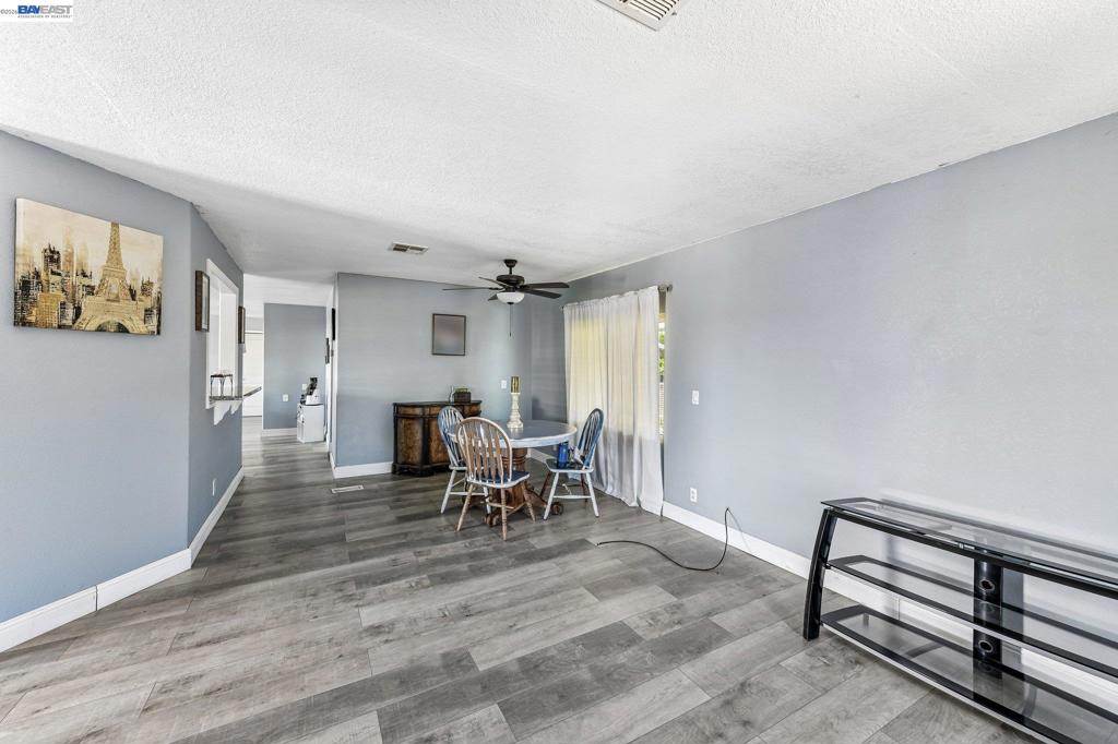 820 N Lincoln Way Spc #93 Property Photo 18