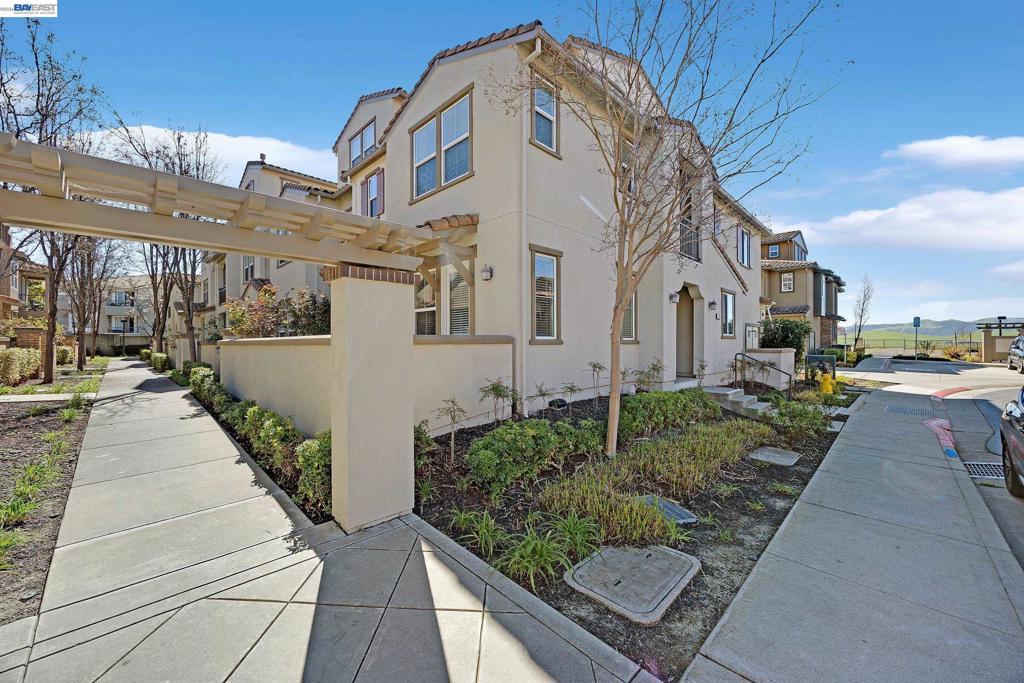 5216 Fioli Loop Property Photo 1