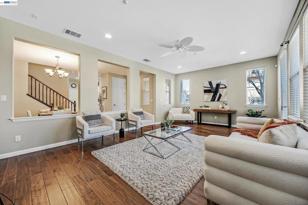 5216 Fioli Loop Property Photo 4