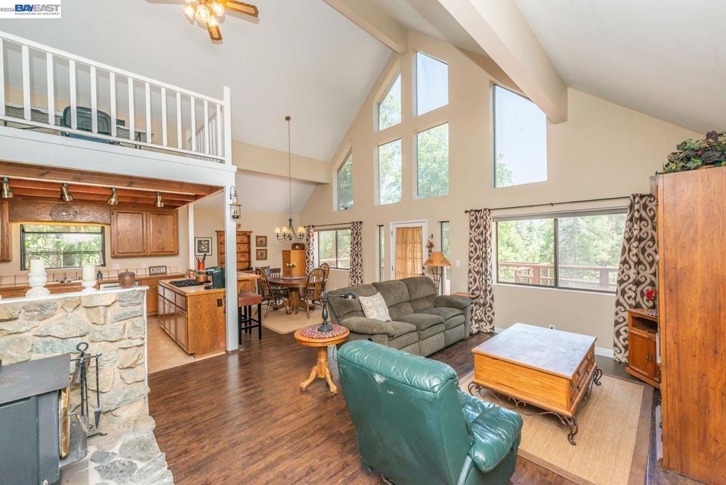 891 Salt Flat Rd Property Photo 4