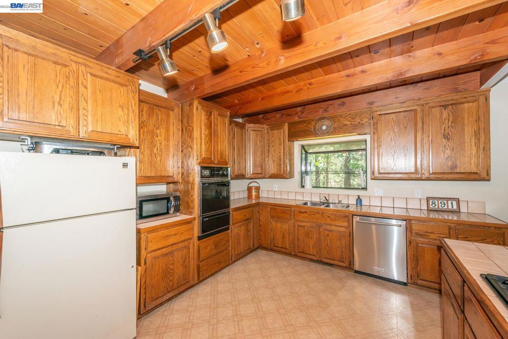 891 Salt Flat Rd Property Photo 10