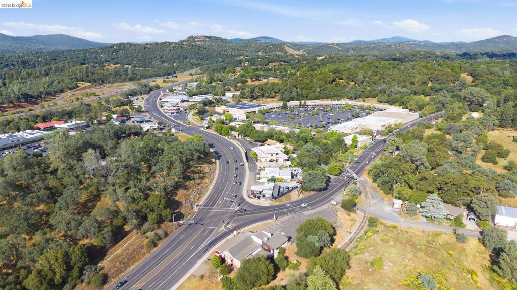 13613 Tuolumne Rd Property Photo 5
