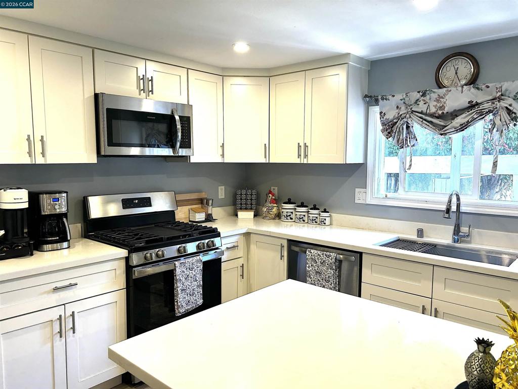 54 Kay Dr Property Photo 6