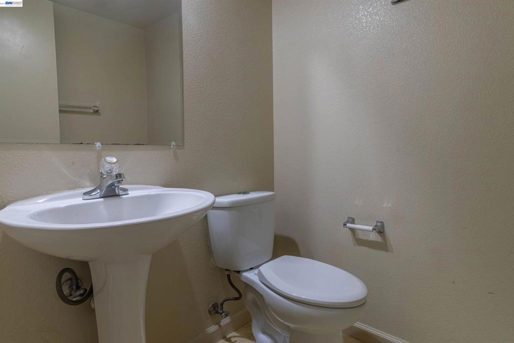 1110 Royal Blue Dr Property Photo 5