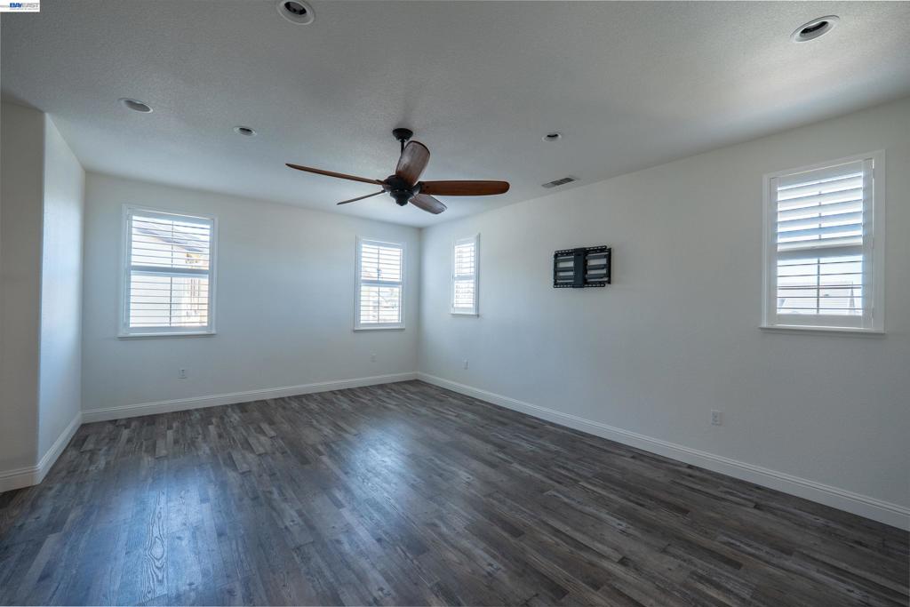 18628 Delta Ct Property Photo 34