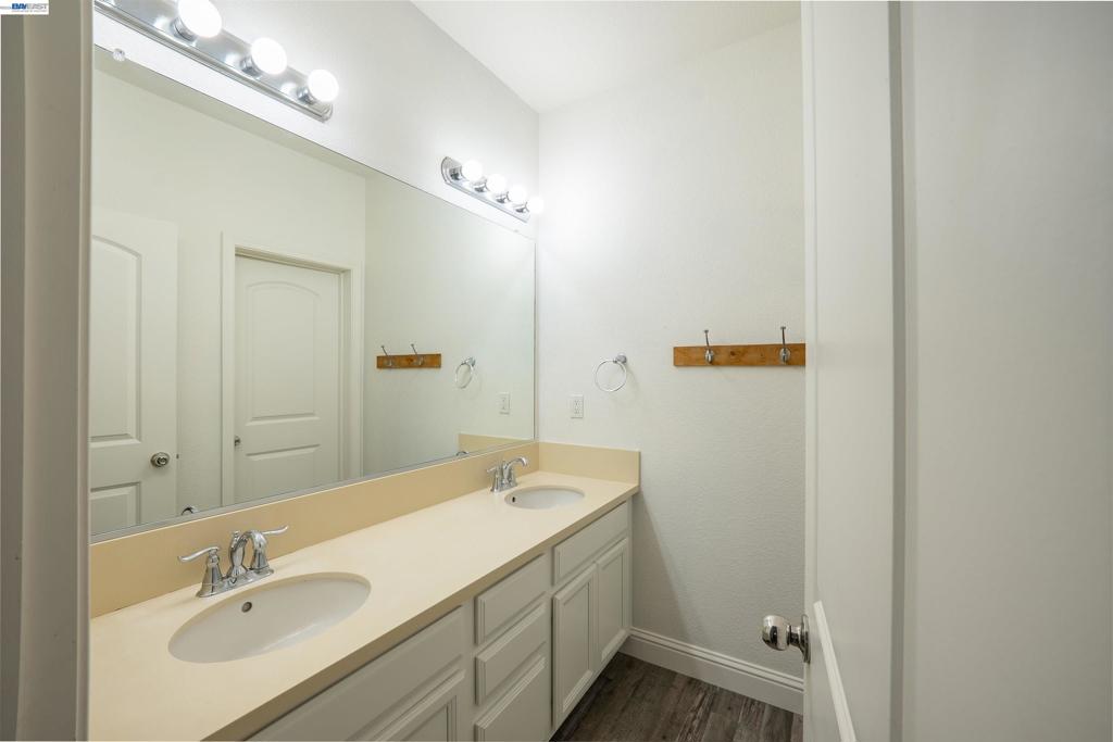18628 Delta Ct Property Photo 45