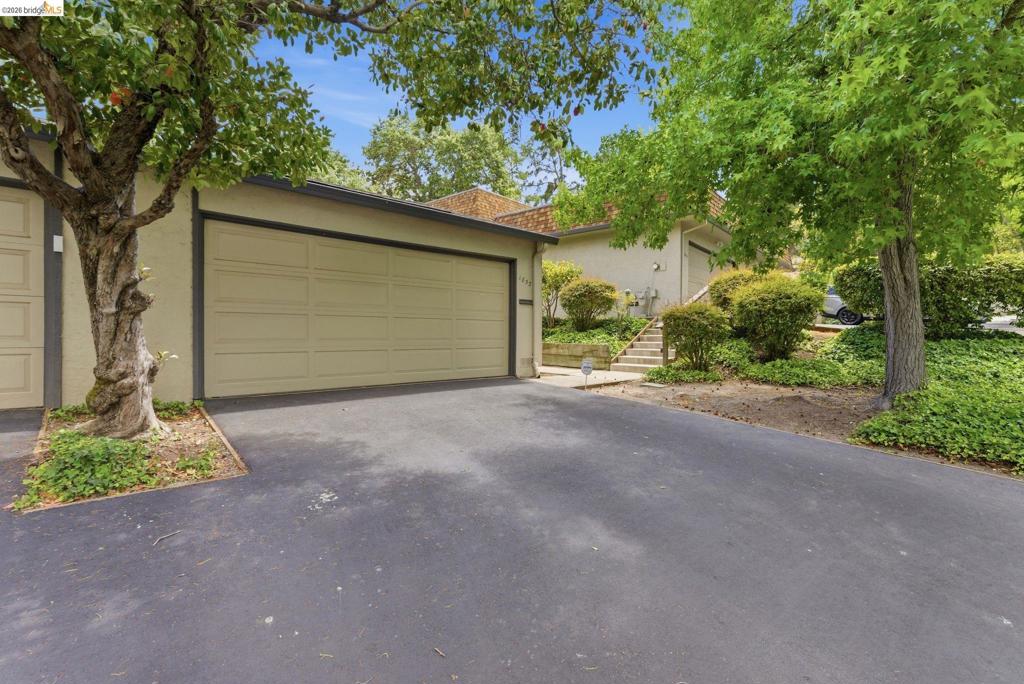 1833 Holland Dr Property Photo 1