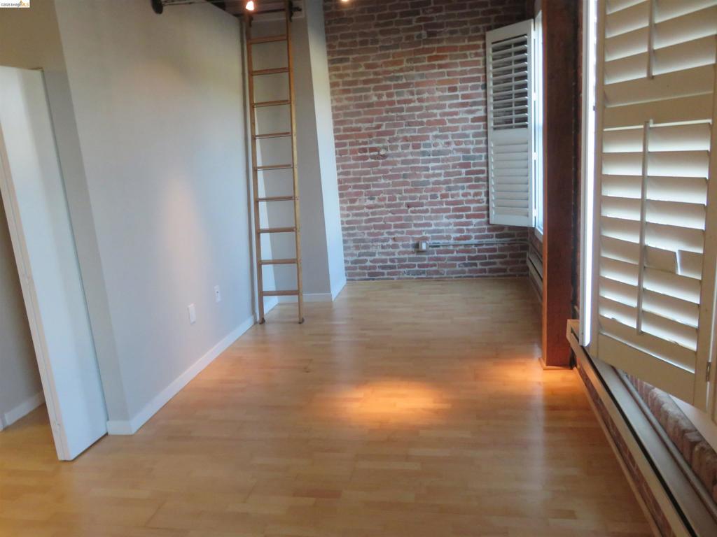 720 York St 212 Property Photo 3