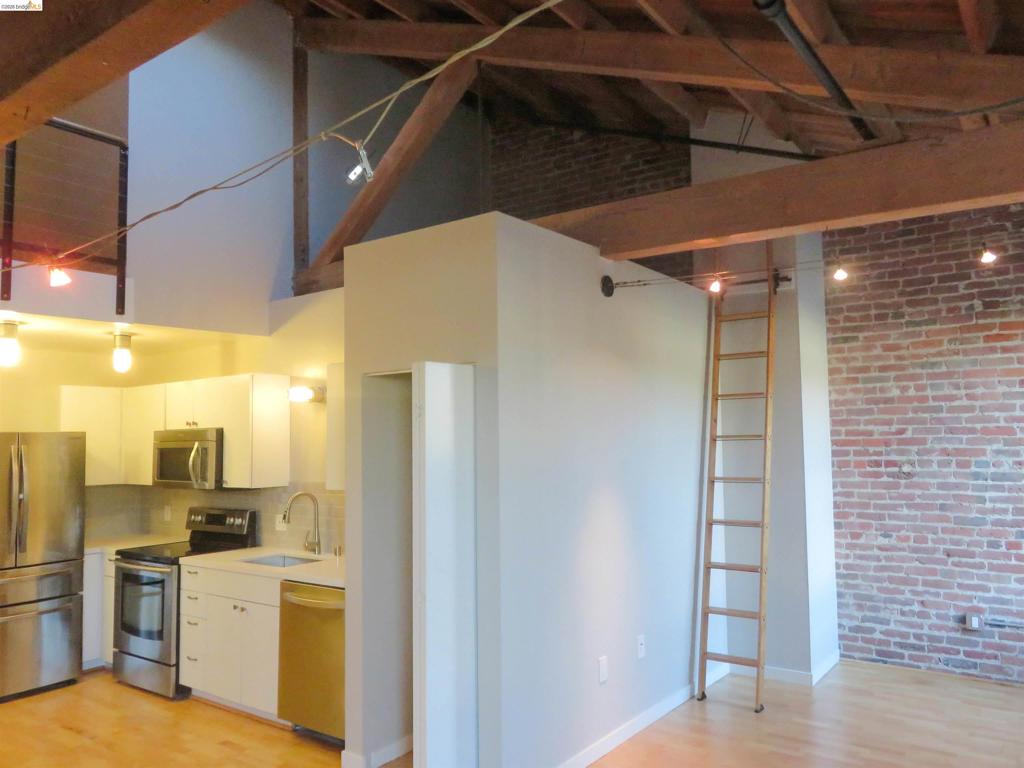 720 York St 212 Property Photo 4