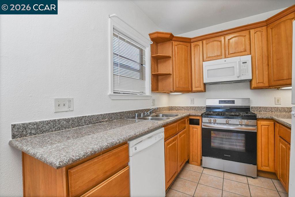 1319 1321 Sacramento Street Property Photo 9