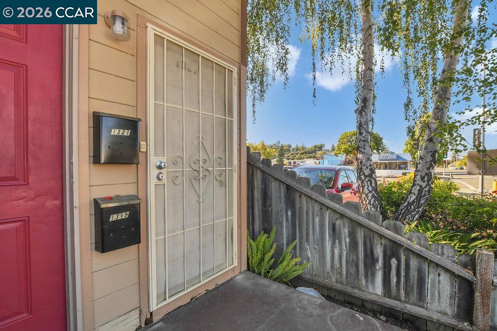 1319 1321 Sacramento Street Property Photo 18