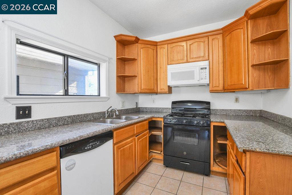 1319 1321 Sacramento Street Property Photo 24