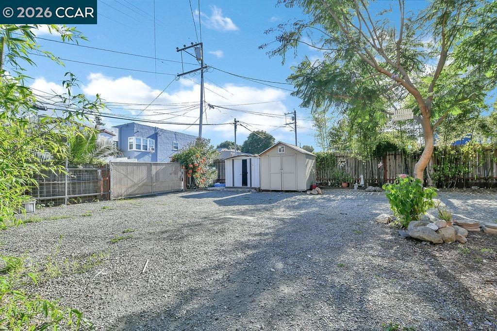 1319 1321 Sacramento Street Property Photo 36