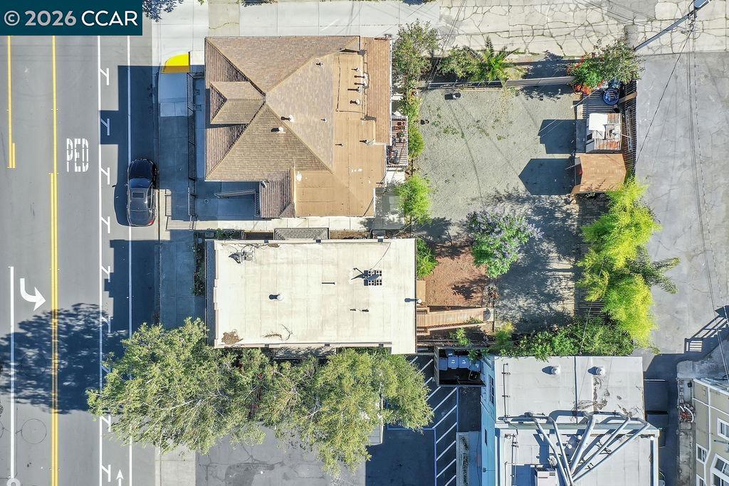 1319 1321 Sacramento Street Property Photo 41