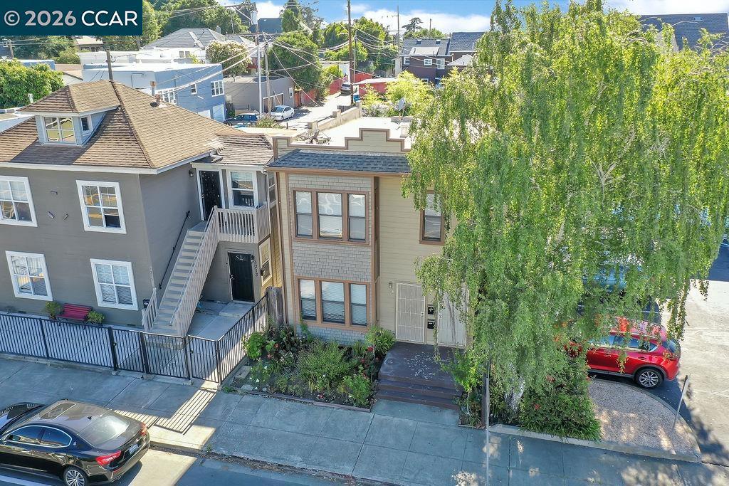 1319 1321 Sacramento Street Property Photo 42