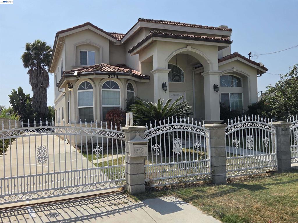 3229 Angelus Ave Property Photo 1