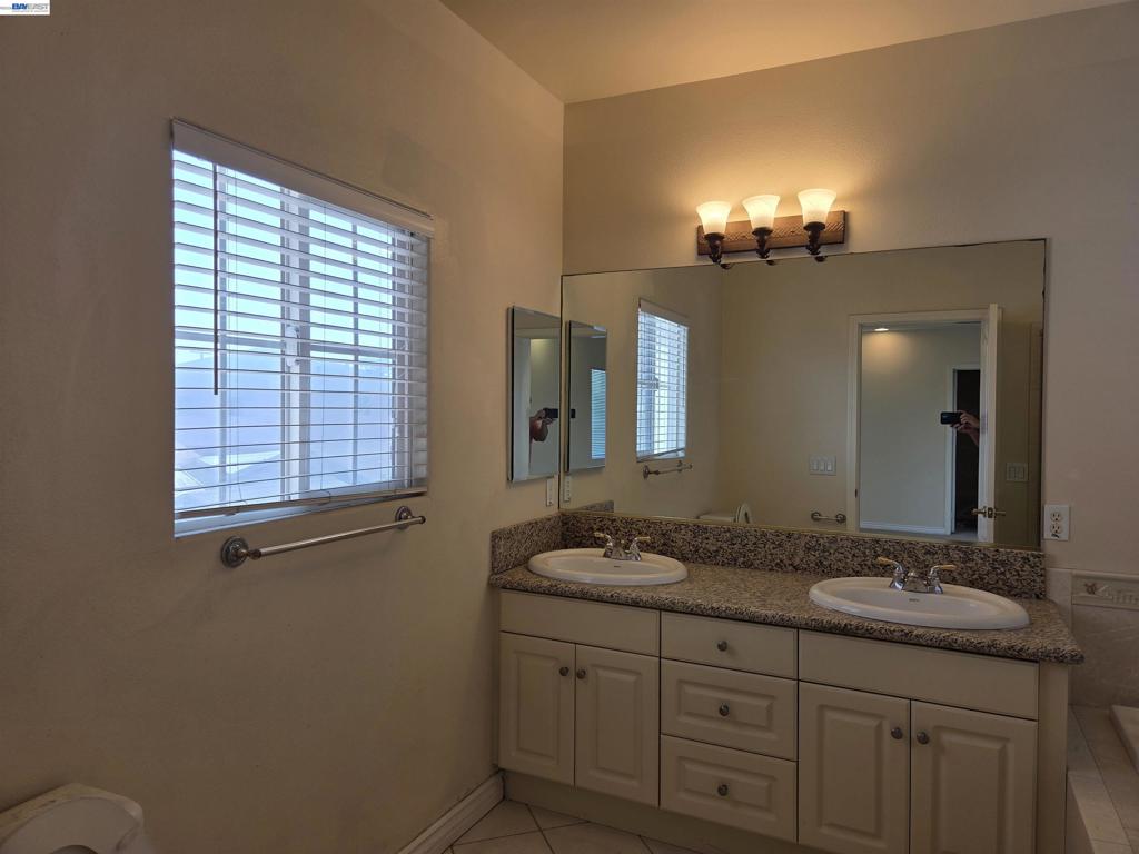 3229 Angelus Ave Property Photo 17