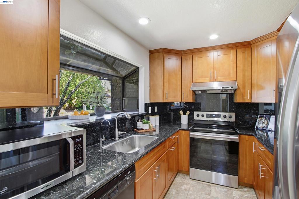 6010 Peppertree Ct Property Photo 13