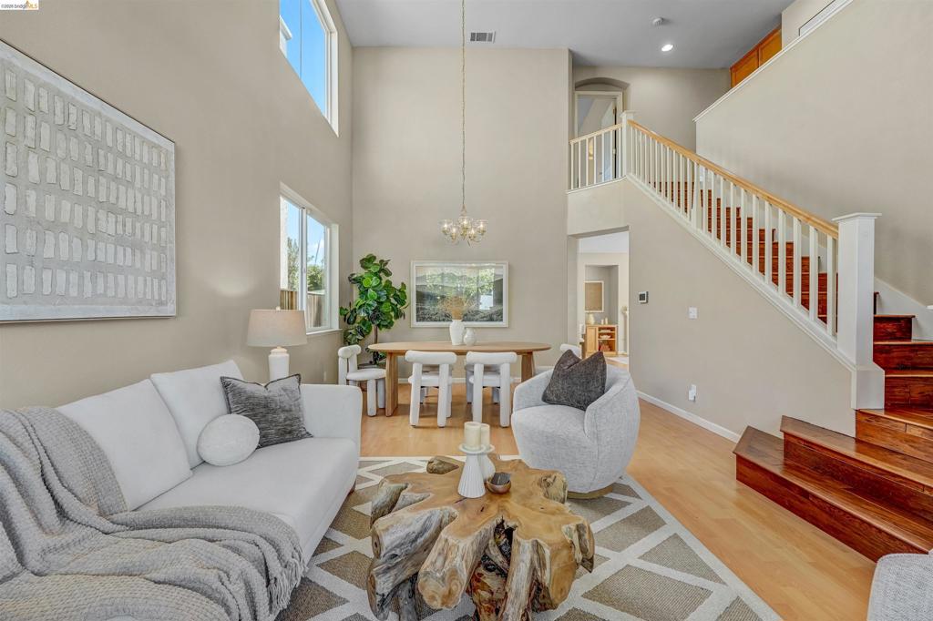 24986 Silverthorne Pl Property Photo 8