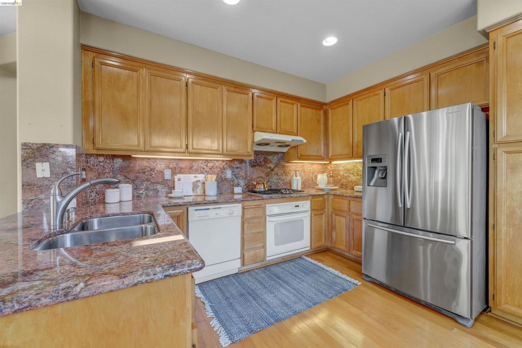 24986 Silverthorne Pl Property Photo 19