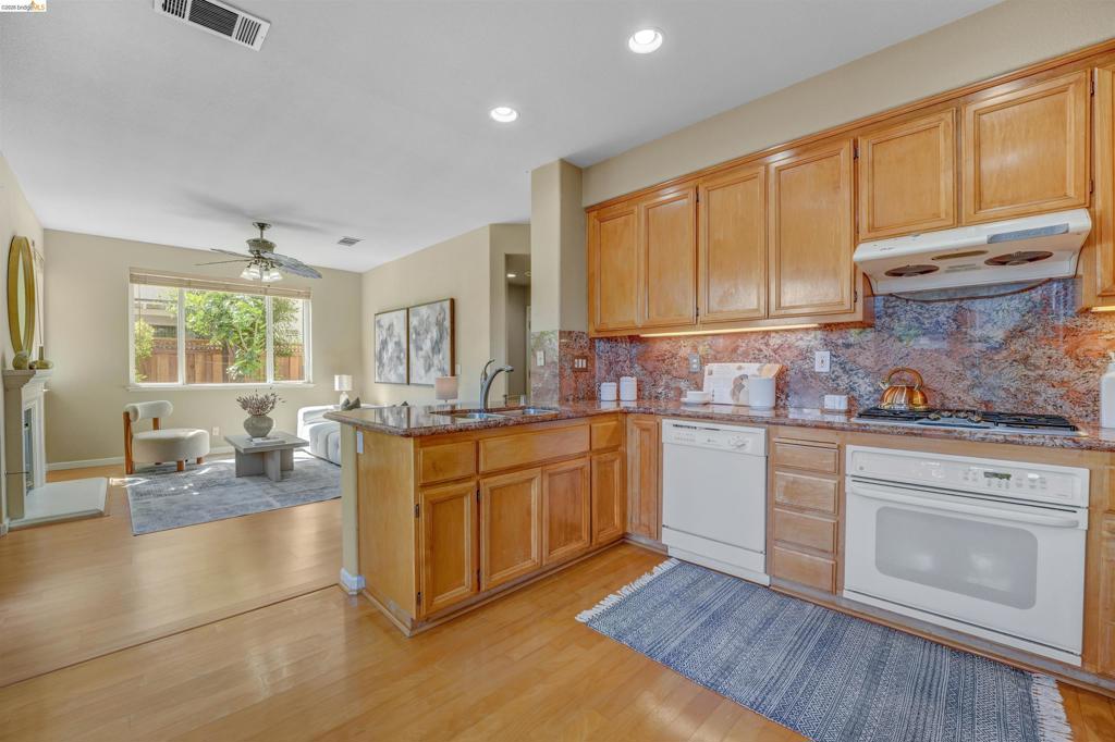 24986 Silverthorne Pl Property Photo 20