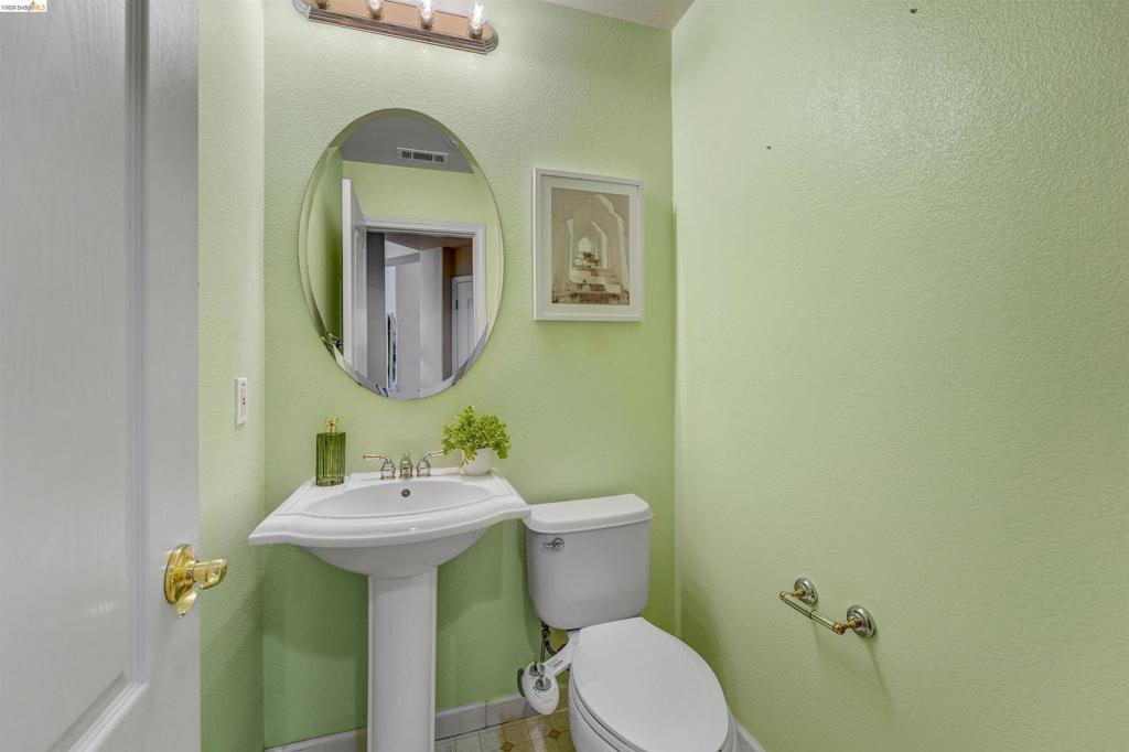 24986 Silverthorne Pl Property Photo 27
