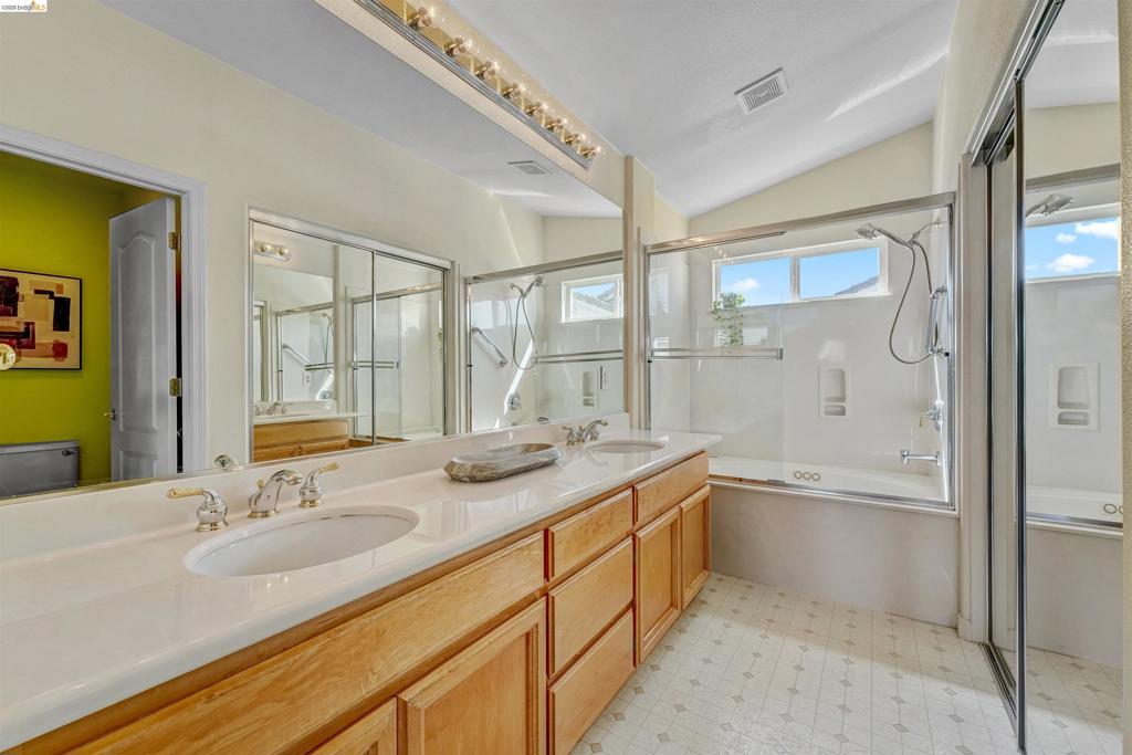 24986 Silverthorne Pl Property Photo 35