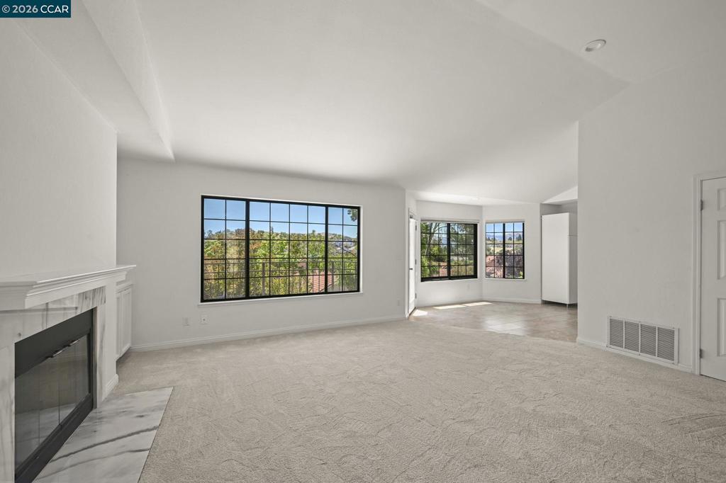 83 Tahoe Ct 202 Property Photo 3