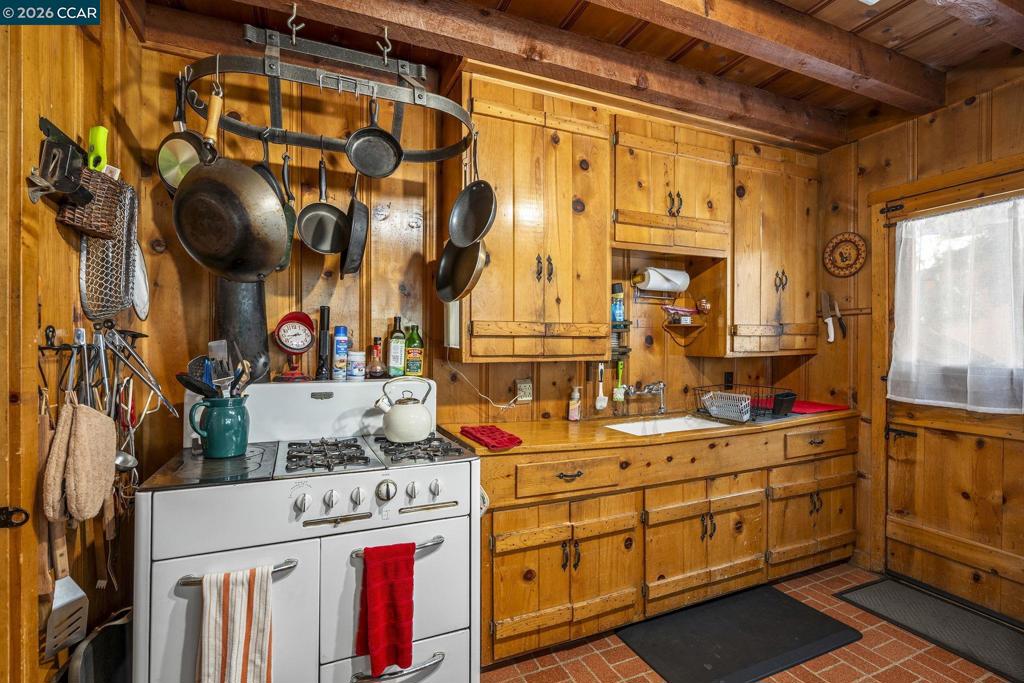 4177 North Lake Blvd Property Photo 7