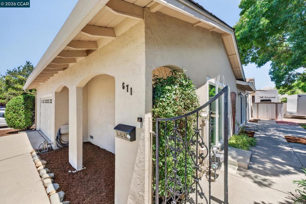 671 Starling Ave Property Photo 1