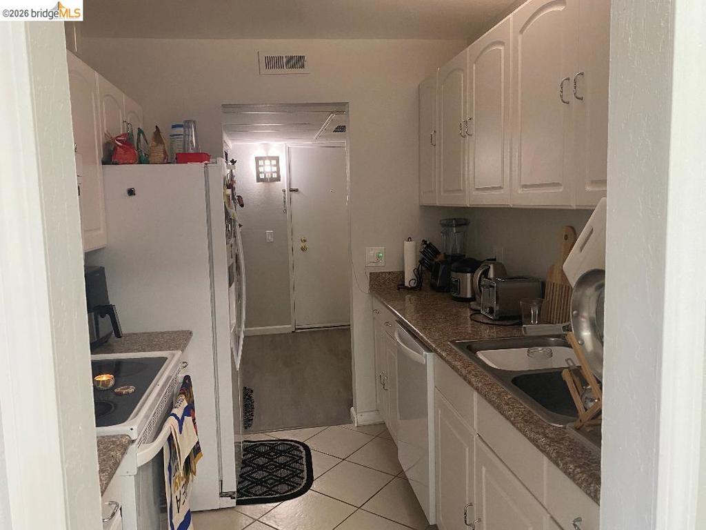 360 N Civic Dr Property Photo 6