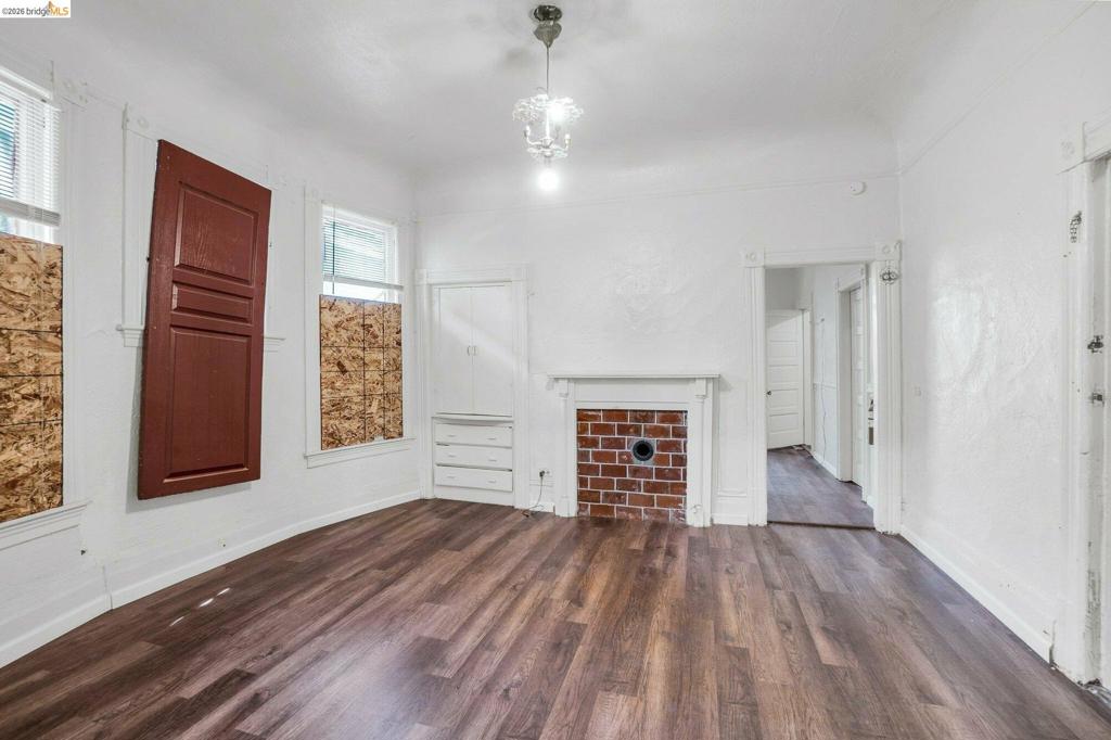630 York Property Photo 5