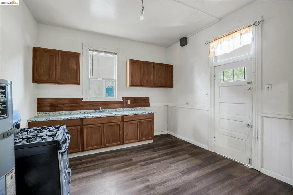 630 York Property Photo 9