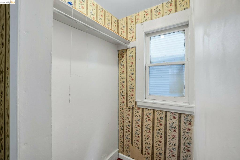 630 York Property Photo 23
