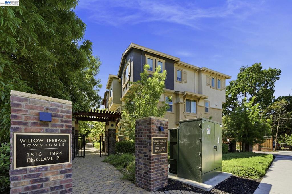 1820 Enclave Pl Property Photo 3