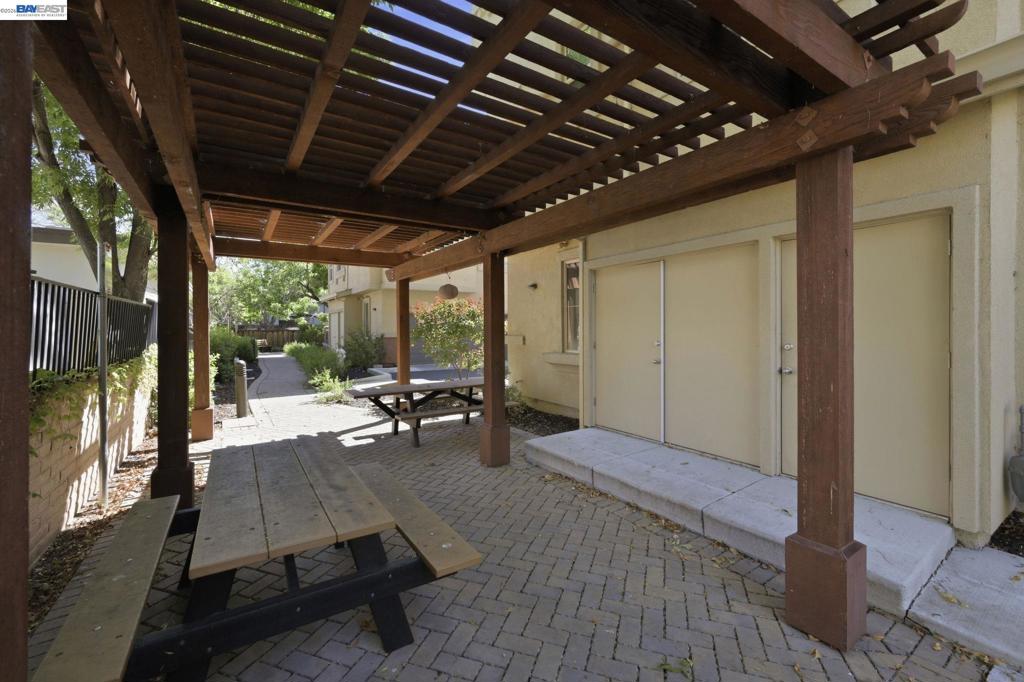 1820 Enclave Pl Property Photo 38