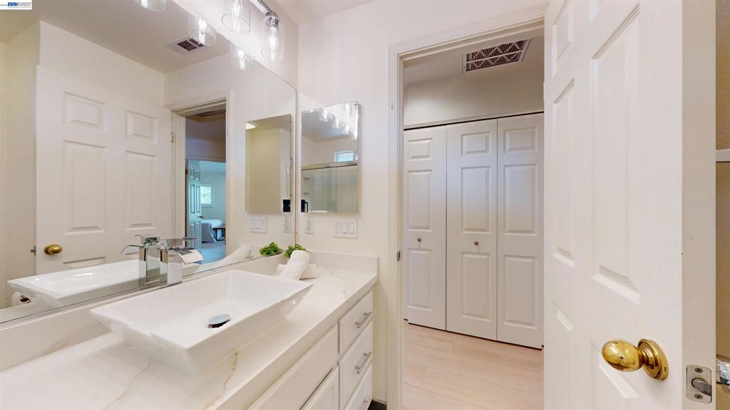 3412 Fitzsimmons Cmn Property Photo 23