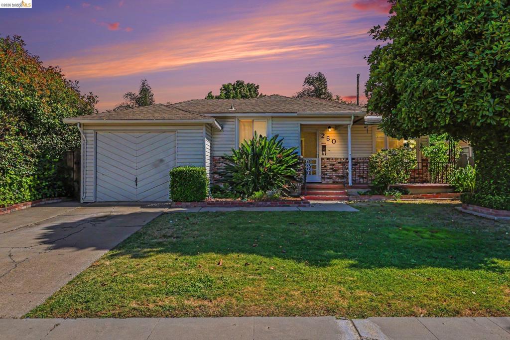 250 W 23rd St Property Photo 1